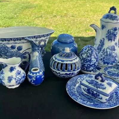 St1048 blue white china set
