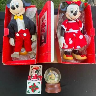 St1018v vintage disney musical dolls