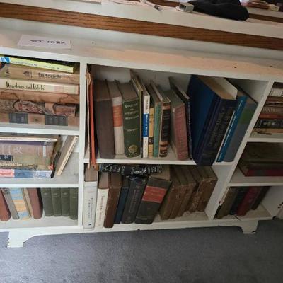 St1077 vintage books and case