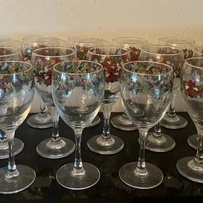 St1097 vintage christmas glasses