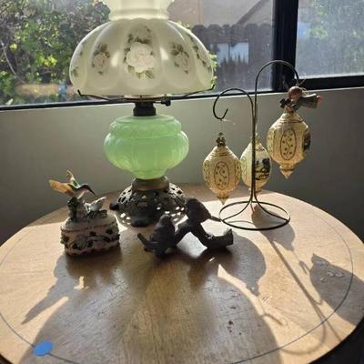 St1027 vintage lamp and decor