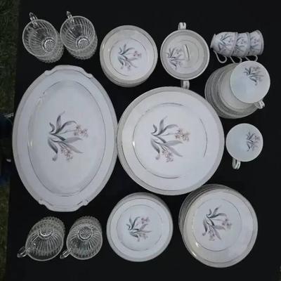 St1165 fine porcelain set of dishes