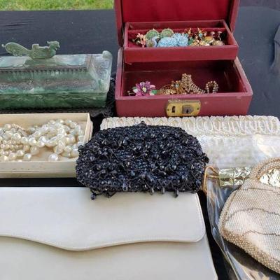 St1073 vintage bags and jewelry
