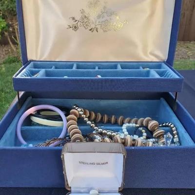 St1069 costume jewelry and box