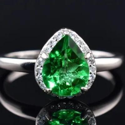 1.6 Carat Pear Green Topaz Sterling Silver Ring - VVS to IF