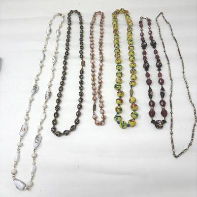 Glass & Plastic Jewelry: Floral Beads