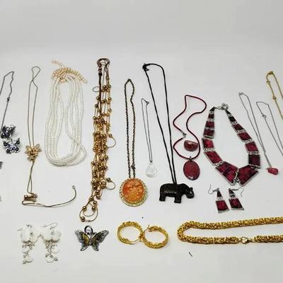 Costume Necklaces & Sets 