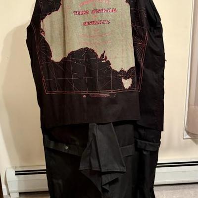 All working straps & snaps to keep you DRY !