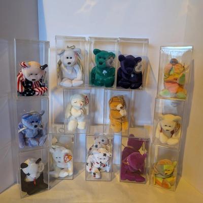 Large Collection of TY Beanie Babies in Display Cases – 18 Bears & Animals