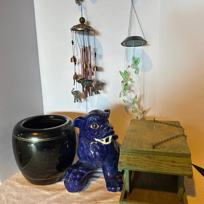 Mixed Home & Garden Décor Lot – Wind Chimes, Ceramic Planter, Foo Dog Statue, Rustic Bird Feeder 