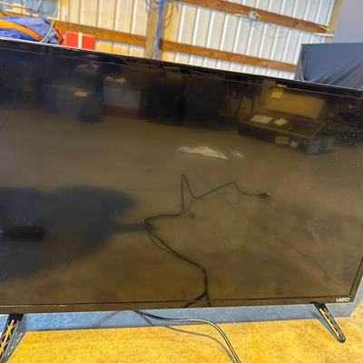 Vizio D32h-E1 32" LED TV – 720p HD, HDMI, Dolby Audio – Tested & Working
