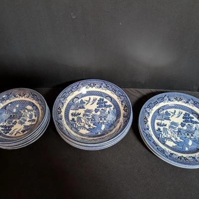Churchill Blue Willow Dinnerware – Made in England – Lot of Plates & Bowls – Classic Blue & White