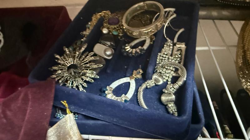 Sale Photo Thumbnail #113