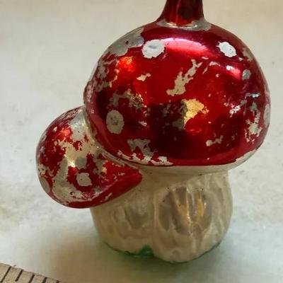 Vintage Glass Toadstool Ornament – Red & White Spotted Mushroom, 1950s