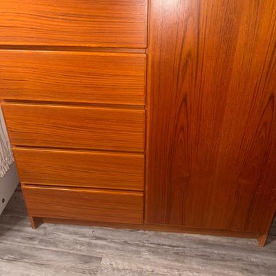 Sale Photo Thumbnail #270