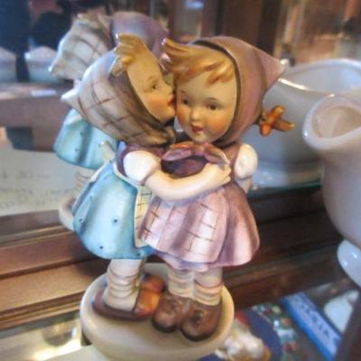 TMK 2 Hummel Telling Her Secret