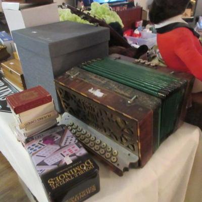 MOP button accordian