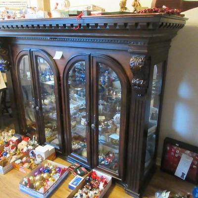 6' lighted curio perfect for retail or home setting