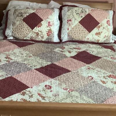 Sale Photo Thumbnail #19: Hand stitched patchwork quilt and matching pillow shams