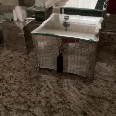 Sale Photo Thumbnail #159: Mirrored keepsake jewelry box