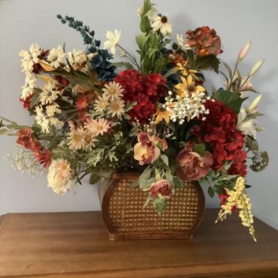 Sale Photo Thumbnail #122: Faux floral arrangement 1)