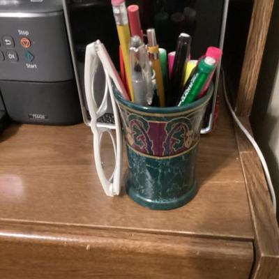 Sale Photo Thumbnail #251: Pen holder with marbled design white sunglasses