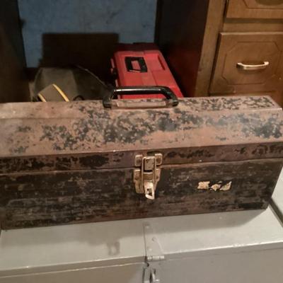 Sale Photo Thumbnail #68: Vintage metal toolbox with handle img 3474