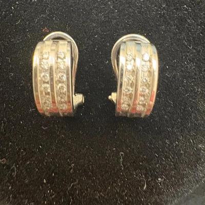 10K White Gold Huggie Earrings