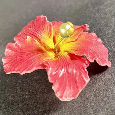 2" Vintage Lucite Hibiscus Flower Brooch Pin Hand-Painted Tropical Jewelry