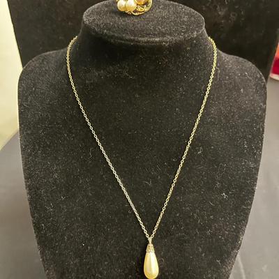 14k Yellow Gold Ring With Stones & Goldtone Necklace 