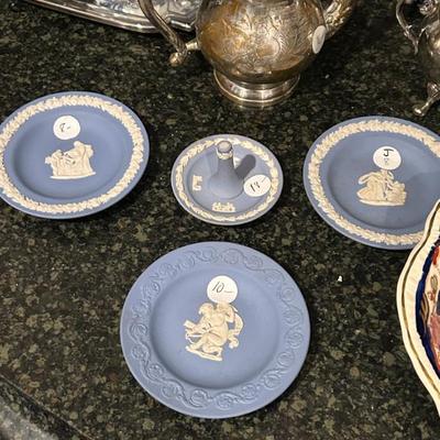 Sale Photo Thumbnail #411: Wedgwood pieces. 