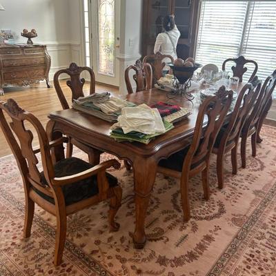 Sale Photo Thumbnail #2: THOMASVILLE DININGROOM TABLE & 8 CHAIRS
