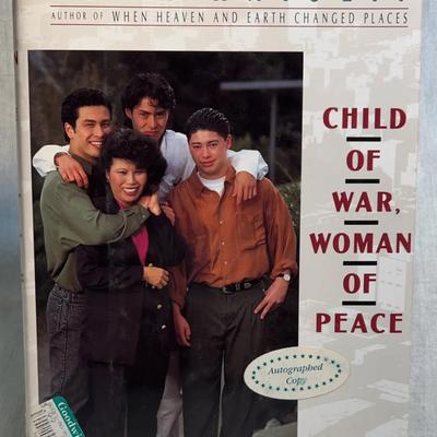 Child of war woman of peace by le ly hayslip with james hayslip