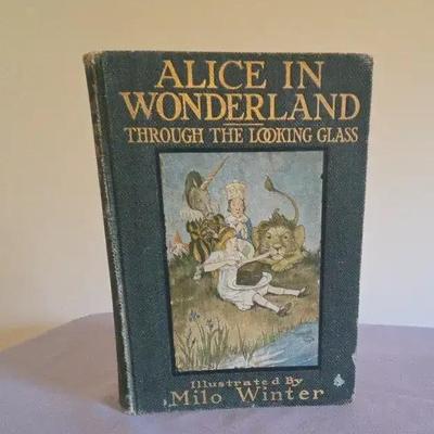 Illustrated Book "Alice In Wonderland: Through The Looking Glass"