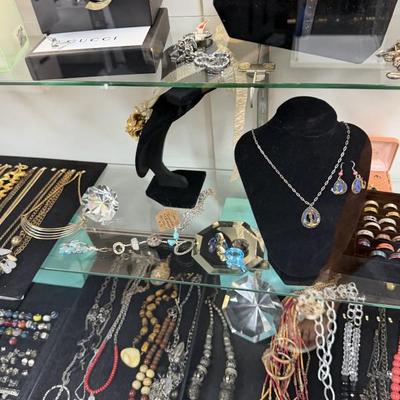 Sale Photo Thumbnail #48