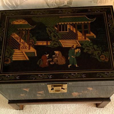 Vintage Drexel Heritage Et Center a Collection Chinoiserie Chest/Trunk