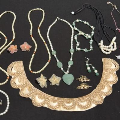 Vintage Pearls Costume Jewelry Necklaces, Bracelets, Collar and Earrings Beautiful Lot 