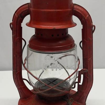 Vintage 1951 Deitz Kerosene No. 2 d-Lit’s Lantern, Railroad Lamp Hurricane SEE DESCRIPTION