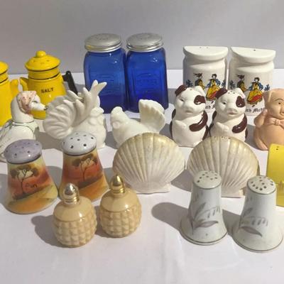 Antique Vintage Traditional, Themed/Novelty, Anthropomorphic, Artistic/Decorative Salt and Pepper L1