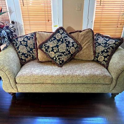 BN100 Brandywine Design Floral Yellow/Red Sofa