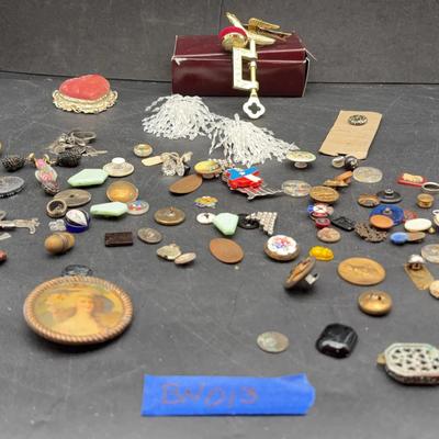 BN013 Sewing Clamp And Loose Buttons 