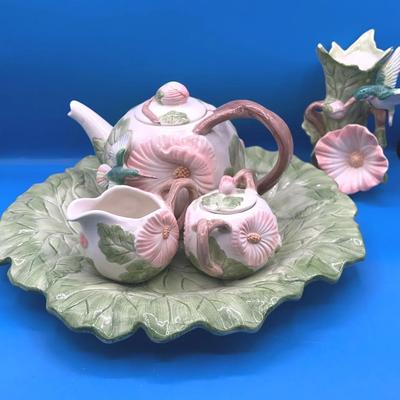 BN193 F& F Floral Teapot