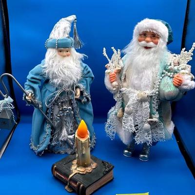 BN135 Santa(S) Sporting Touches Of Blue!