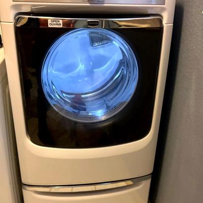 BN116 Maytag Maxima XL front-load dryer machine
