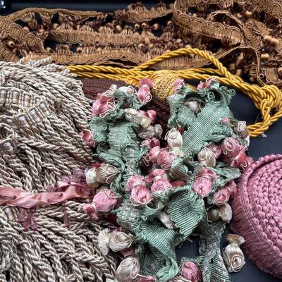 BN276 Mystery Fabric, Embroidery, Doily & Trim Box