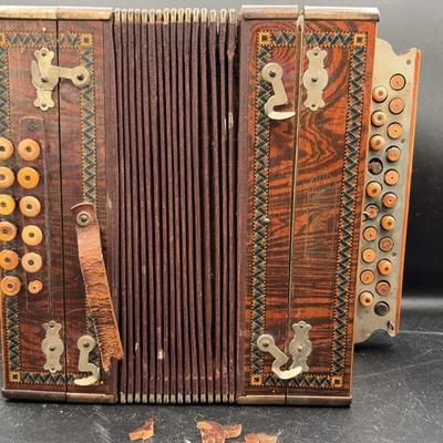 BN328 Steel Reed Antique Accordion 