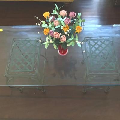 BN109 Glass Coffee Table with Floral Centerpiece