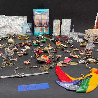 BN015 Broken Pieces Of Jewelry #2