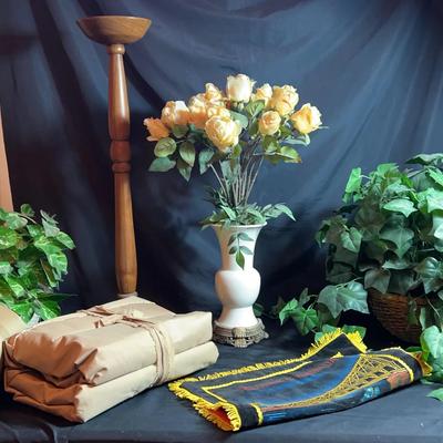 BN396 Table Covers, Candle Pedestal And Floral