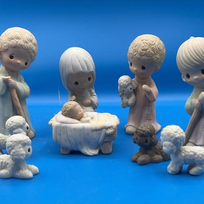 BN218 Precious Moments - Come Let Us Adore Him